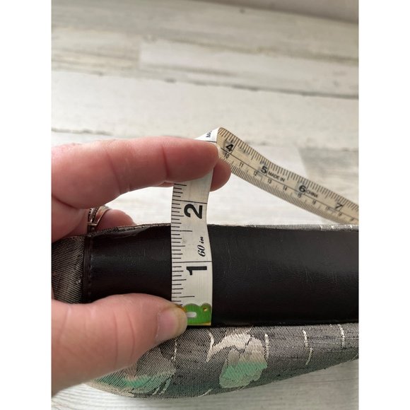 Bueno mini zippered clutch bag with detachable strap - Picture 8 of 9